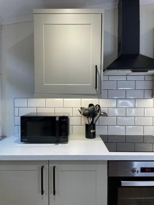 New Luxury For 2024 - Central Plymouth House - Sleeps 10 - Access To Plymouth Town - Close To The Barbican - Pets Welcome - Parking Available - By Luxe Living By Sophia Eksteriør billede