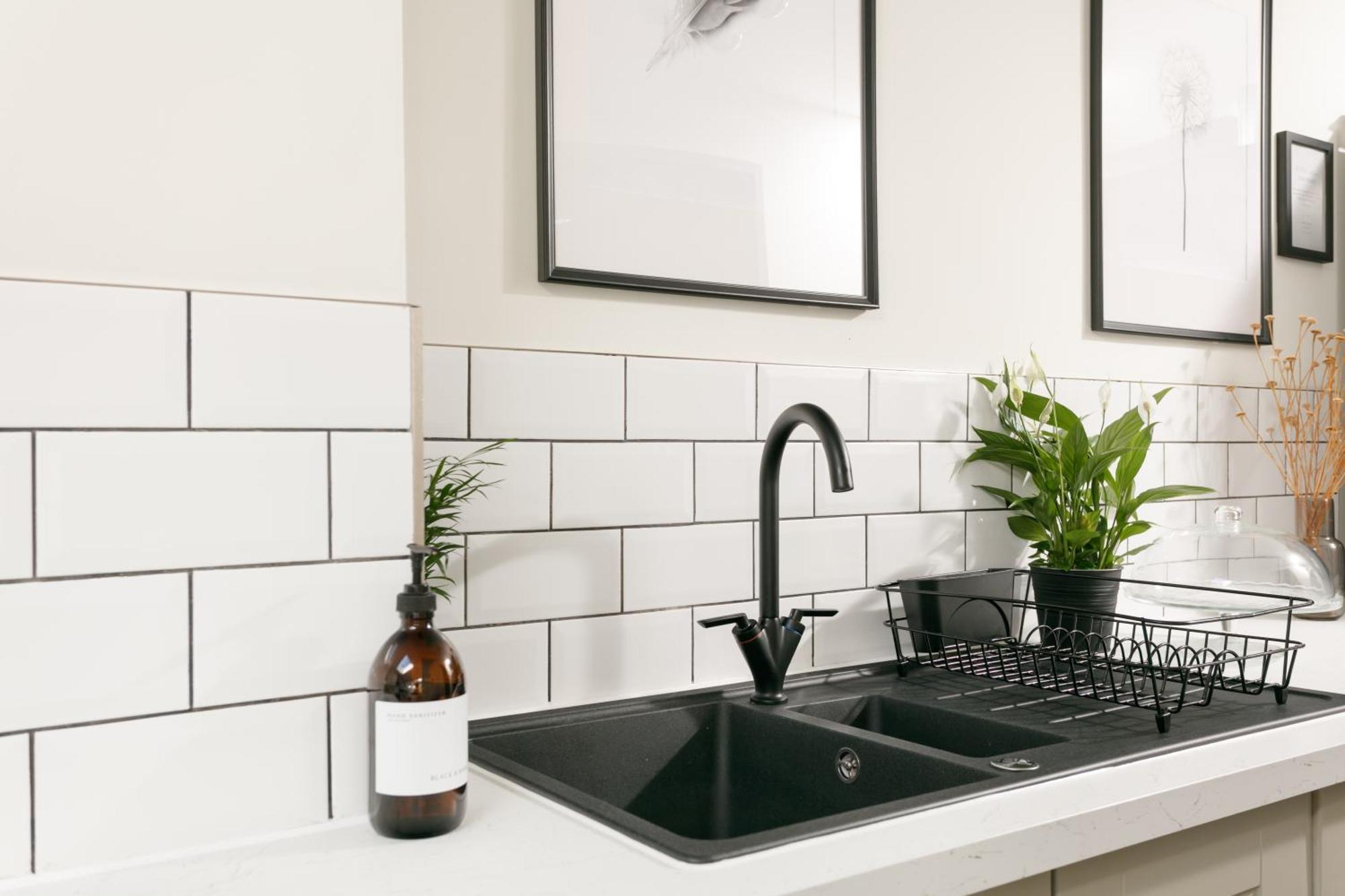 New Luxury For 2024 - Central Plymouth House - Sleeps 10 - Access To Plymouth Town - Close To The Barbican - Pets Welcome - Parking Available - By Luxe Living By Sophia Eksteriør billede
