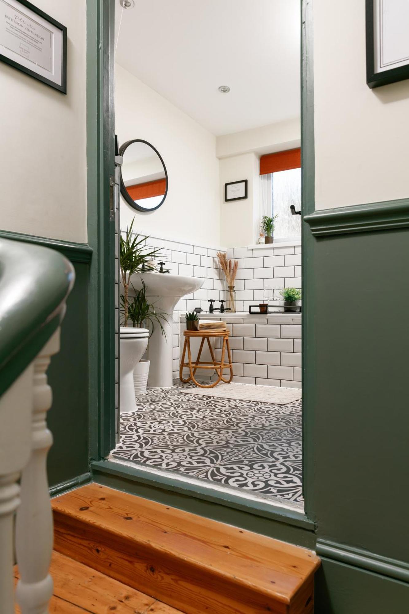 New Luxury For 2024 - Central Plymouth House - Sleeps 10 - Access To Plymouth Town - Close To The Barbican - Pets Welcome - Parking Available - By Luxe Living By Sophia Eksteriør billede