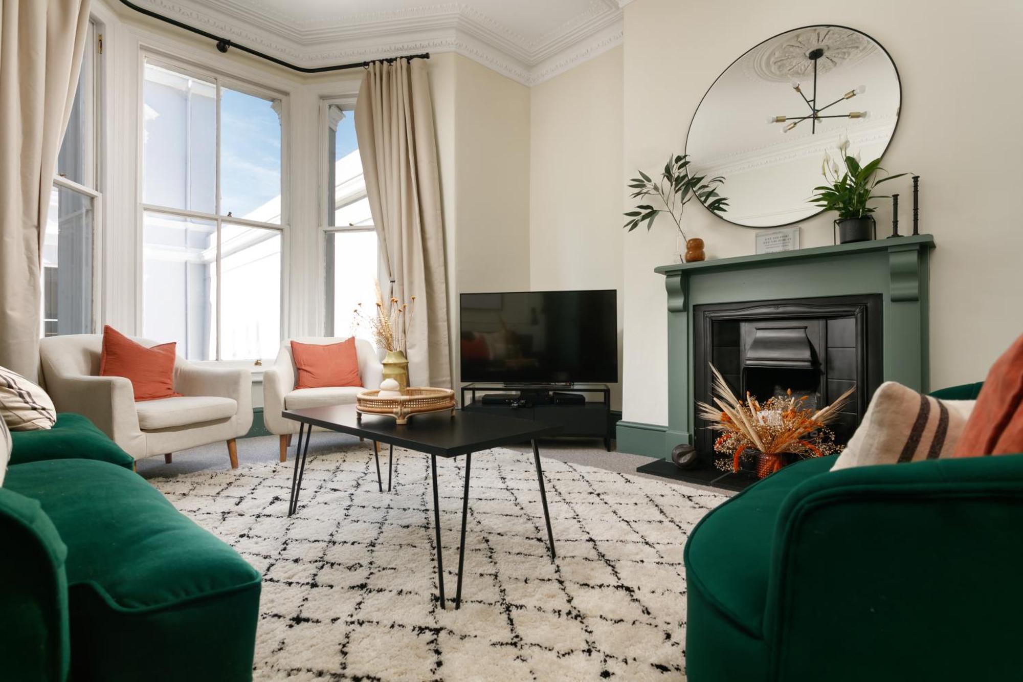 New Luxury For 2024 - Central Plymouth House - Sleeps 10 - Access To Plymouth Town - Close To The Barbican - Pets Welcome - Parking Available - By Luxe Living By Sophia Eksteriør billede