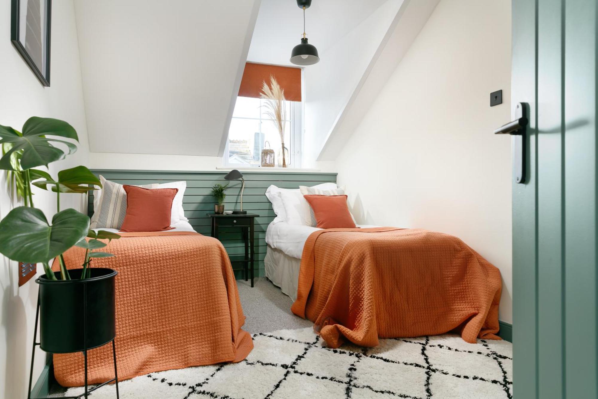 New Luxury For 2024 - Central Plymouth House - Sleeps 10 - Access To Plymouth Town - Close To The Barbican - Pets Welcome - Parking Available - By Luxe Living By Sophia Eksteriør billede