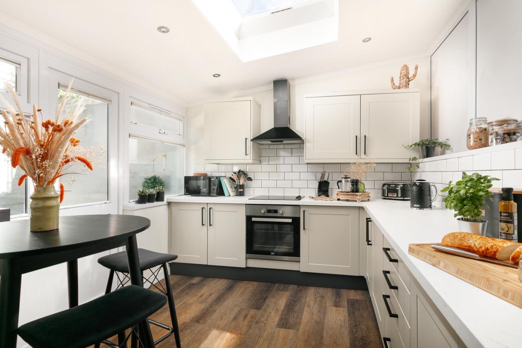New Luxury For 2024 - Central Plymouth House - Sleeps 10 - Access To Plymouth Town - Close To The Barbican - Pets Welcome - Parking Available - By Luxe Living By Sophia Eksteriør billede